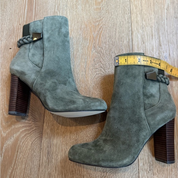 ✨NEW✨Sage Green SUEDEBooties Saks Fifth Ave sz 6 price firm!